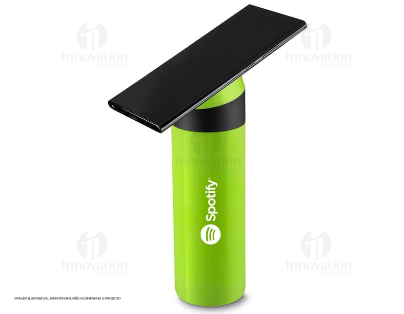 Garrafa Térmica 400ml: a solução perfeita para manter suas bebidas favoritas na temperatura ideal por mais tempo. Feita em plástico de alta qualidade, essa garrafa é perfeita para levar para o trabalho, academia ou viagens. Leve, durável e prática, é ideal para armazenar líquidos quentes ou gelados. Além disso, seu design clean e moderno a torna a companheira ideal para o dia a dia. Garanta já a sua e mantenha-se sempre hidratado(a) e energizado(a)! Qualidade e praticidade em um só produto.