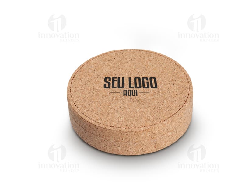 Kit de vinho elegante e prático, ideal para presentear ou para uso pessoal. Composto por saca-rolhas, tampas para garrafas, corta-gotas e anel corta-pingos, tudo em um belo estojo redondo. Perfeito para quem aprecia um bom vinho com praticidade. Adquira já o seu!
