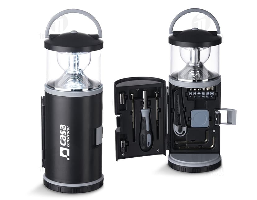 Kit de ferramentas com lanterna: tudo o que você precisa em um só lugar! Composto por equipamentos de plástico e alumínio de alta qualidade, esse conjunto é perfeito para quem busca praticidade e eficiência. Ideal para uso em casa, no trabalho ou em emergências, esse kit vem com uma lanterna potente e diversos utensílios indispensáveis. Garanta já o seu e esteja sempre preparado para qualquer situação!