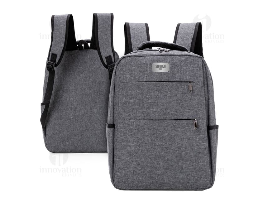 Mochila de couro preta para notebook com design moderno e elegante. Ideal para viagens de negócios e para armazenar seus pertences com segurança. Com fecho de zíper e alça resistente para transportar com facilidade. Perfeita para o homem de negócios moderno. Adquira já a sua e mantenha seus objetos pessoais protegidos durante suas jornadas de trabalho.