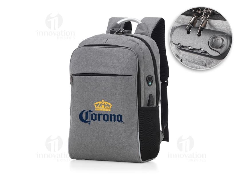 Mochila para notebook vintage em couro preto, estilo clássico e retro. Perfeita para fotógrafos profissionais em viagens de negócios ou lazer. Confortável, espaçosa e com compartimento para equipamentos eletrônicos. Adquira já a sua!
