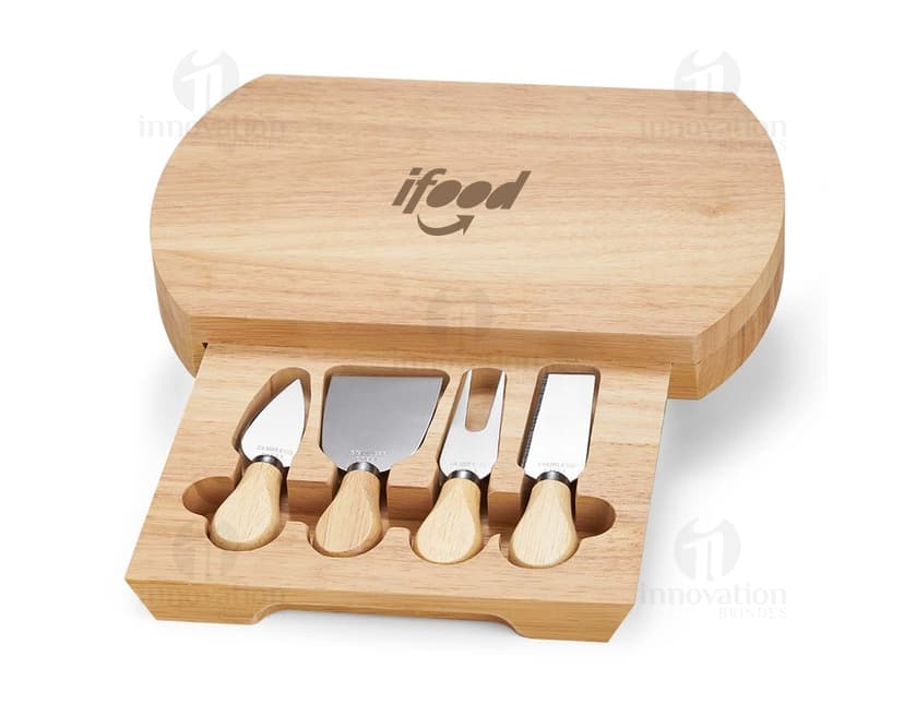 Kit queijo de 5 peças em madeira para uma mesa elegante e funcional. Este conjunto de utensílios de cozinha inclui espátula, faca, garfo e outros itens essenciais para servir queijos em família. Ideal para jantares e reuniões íntimas, este conjunto de utensílios de cozinha é perfeito para os amantes de queijo. Adicione um toque de requinte à sua mesa com este conjunto de utensílios de cozinha em madeira. Garanta já o seu!