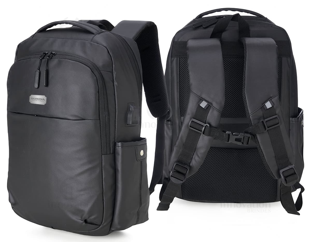 Mochila em Couro Sintético - Perfeita para quem busca estilo e praticidade em suas viagens. Com alça ajustável e zíper, é o acessório ideal para levar seus pertences com segurança e elegância. Garanta já a sua!