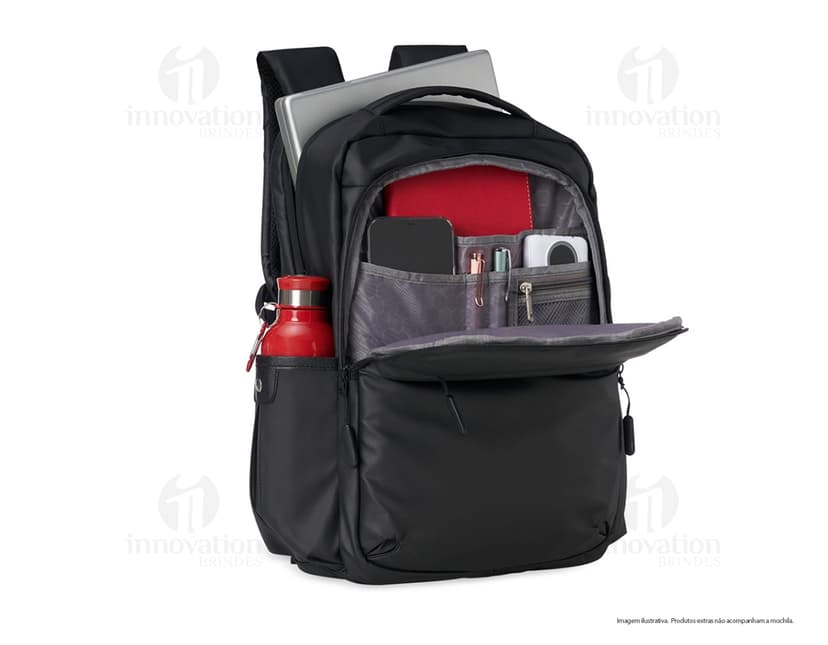 Mochila de couro sintético perfeita para te acompanhar em viagens e no dia a dia. Com design elegante e espaçoso, possui alça resistente e zíper para manter seus pertences seguros. Ideal para quem busca praticidade e estilo em um único acessório. Garanta já a sua!
