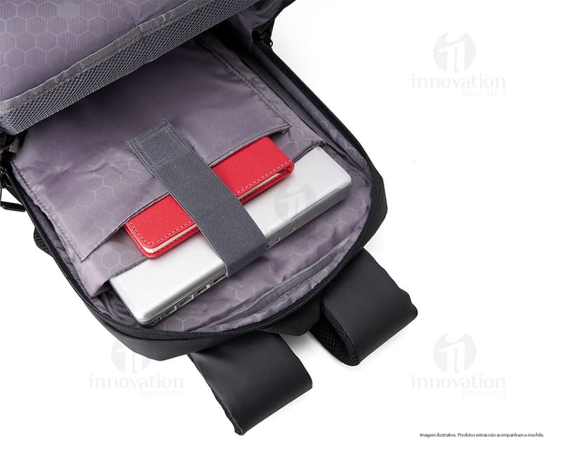 Mochila de couro sintético elegante e resistente, perfeita para te acompanhar em viagens e passeios. Com alça ajustável, zíper seguro e design fashion, é o acessório ideal para quem busca praticidade e estilo. Indispensável para quem está sempre em movimento, seja em viagens a trabalho ou a lazer. Garanta já a sua e esteja sempre preparado para qualquer jornada!