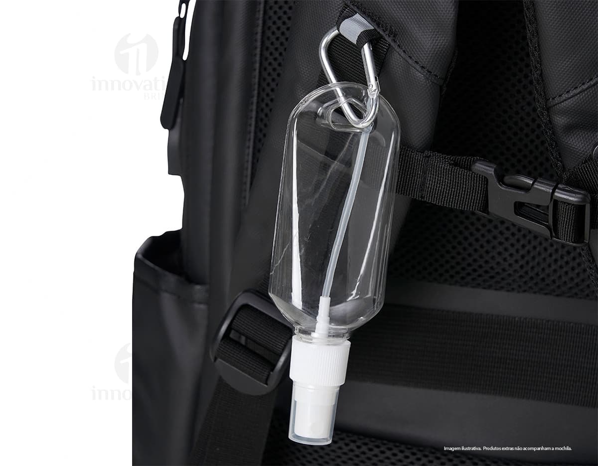 Mochila em couro sintético de alta qualidade, perfeita para te acompanhar em viagens ou no dia a dia. Com alça confortável e fecho em zíper, é um acessório prático e estiloso. Ideal para quem busca praticidade e elegância em um único item. Adquira já a sua!