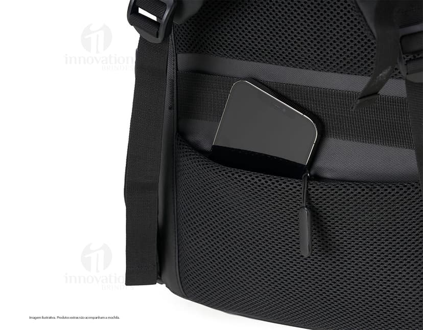 Mochila de Couro Sintético - Ideal para suas viagens e passeios. Feita em nylon resistente, com alça ajustável e fecho em zíper. Prática, estilosa e perfeita para levar todos os seus pertences com segurança. Garanta a sua agora!