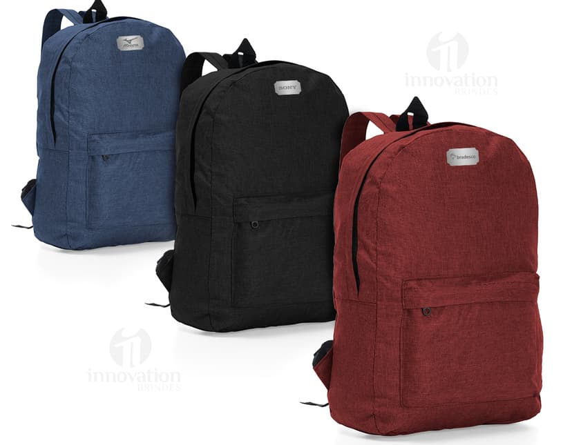 Mochila 14 litros em couro com design clássico e estilo retro. Ideal para quem busca praticidade e elegância no dia a dia. Perfeita para levar seus pertences de forma organizada e com muito charme. Com fecho zip up e qualidade premium. Adquira já a sua no nosso site de brindes!