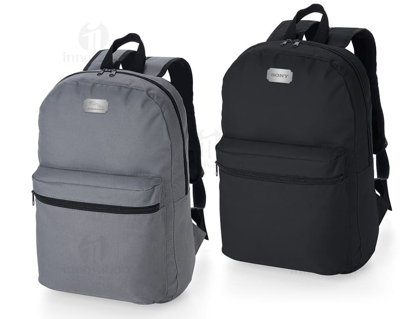 Mochila 17 litros de couro para viagens e aventuras. Compacta e estilosa, perfeita para suas jornadas. Com alça resistente e zíper prático. Leve e pronta para te acompanhar em qualquer lugar. Garanta já a sua!