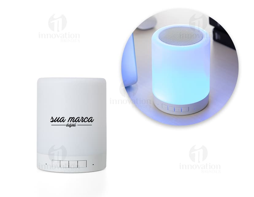 Caixa de som com luminária, perfeita para iluminar e animar qualquer ambiente! Com design clean e moderno, essa peça é ideal para quem busca tecnologia e estilo juntos. Aproveite essa combinação de som e luz para transformar sua experiência sonora. Adquira já a sua!