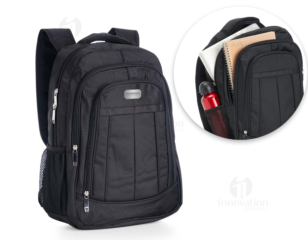 Mochila para notebook em couro moderna e elegante, perfeita para profissionais e executivos. Com design contemporâneo e alças ajustáveis, é ideal para transportar seu equipamento com segurança e estilo. Proteja seu laptop com essa bolsa de alta qualidade feita de couro genuíno. Adquira já a sua!