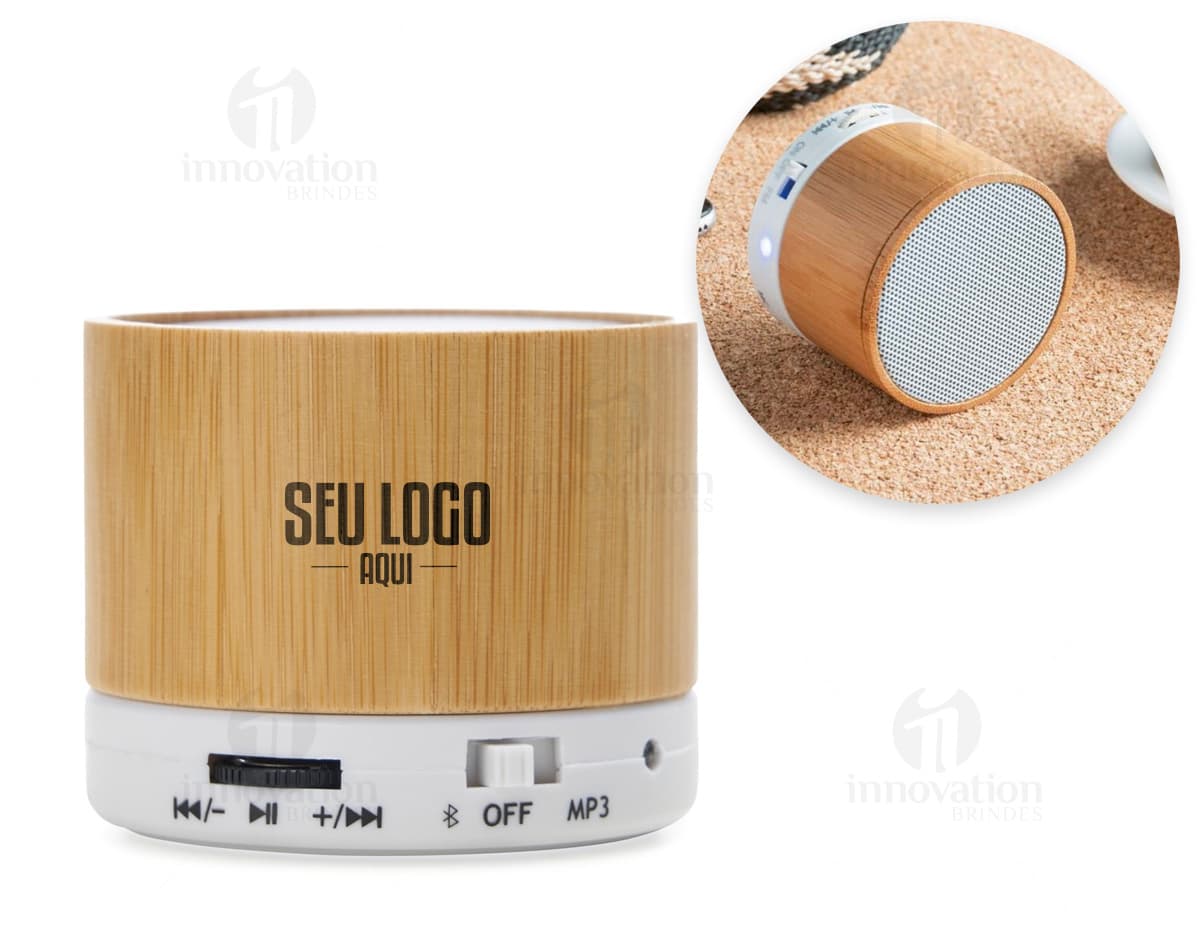 Caixa de som em bambu de design elegante e sustentável para seu escritório. Feita em bambu ecológico, essa caixa de som é perfeita para ouvir suas músicas favoritas com qualidade e estilo. Um brinde ideal para sua empresa ou presentear alguém especial. Aumente a produtividade e o bem-estar no ambiente de trabalho com essa peça única. Garanta já a sua!