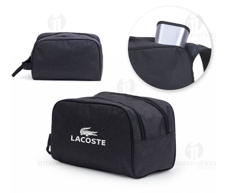 Nécessaire de couro elegante e moderna, perfeita para viagens ou uso diário. Com alça prática e design clássico, este acessório de luxo é ideal para guardar seus pertences com estilo. Compre já o seu na nossa loja online!