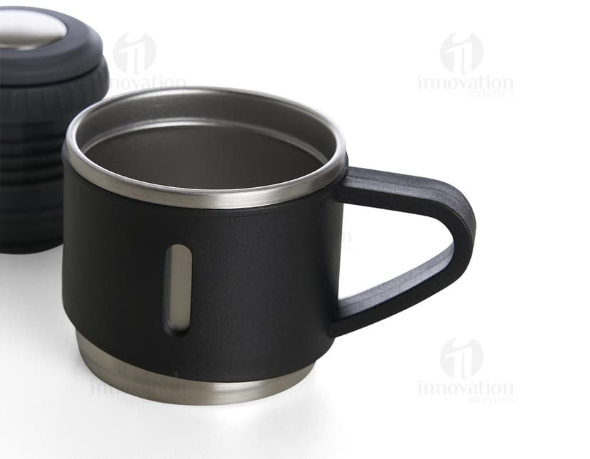 Garrafa Térmica Inox 450ml - Mantenha suas bebidas quentes ou frias por horas com esta garrafa térmica de aço inoxidável. Perfeita para viagens, acampamentos ou simplesmente para uso diário. Resistente, durável e com design moderno, é o acessório perfeito para te acompanhar em todas as ocasiões. Garanta a sua!