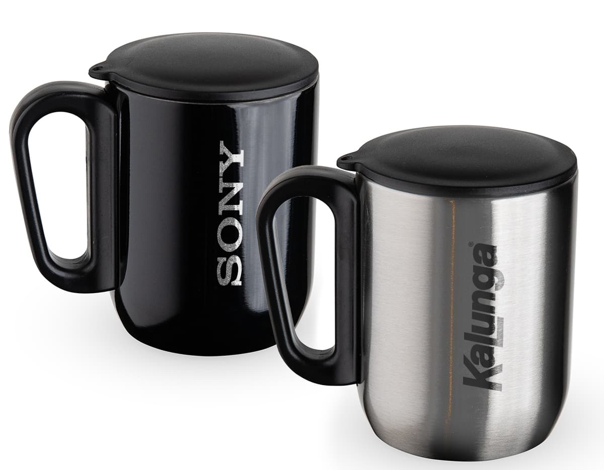 Caneca de Inox 250ml - Ideal para apreciar sua bebida preferida com estilo! Feita em inox resistente, com alça e design moderno. Perfeita para café, chá ou qualquer outra bebida. A caneca é durável, fácil de limpar e pode ser levada para qualquer lugar. Adquira já a sua e tenha o brinde perfeito para o seu dia a dia!