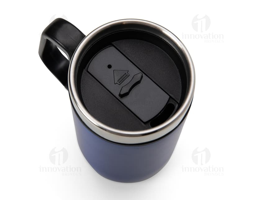 Caneca de inox 275ml ideal para bebidas quentes ou frias. Feita em alumínio resistente com acabamento brilhante e alça ergonômica. Perfeita para uso diário em casa ou no escritório. Adquira já a sua!