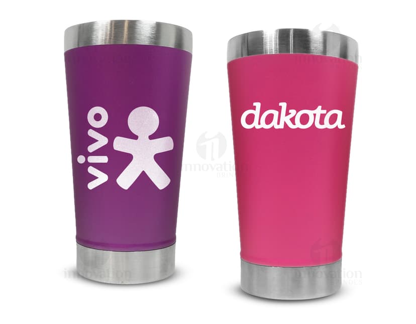 Copo térmico 500ml com abridor, perfeito para manter suas bebidas quentes ou geladas por mais tempo. Feito em plástico isolado, resistente e reciclável. Ideal para uso em casa, no trabalho ou em viagens. Leve e prático, o copo conta com um abridor embutido para facilitar o seu dia a dia. Adquira já o seu e tenha sempre sua bebida favorita na temperatura ideal. Garanta o seu copo térmico 500ml com abridor agora mesmo!
