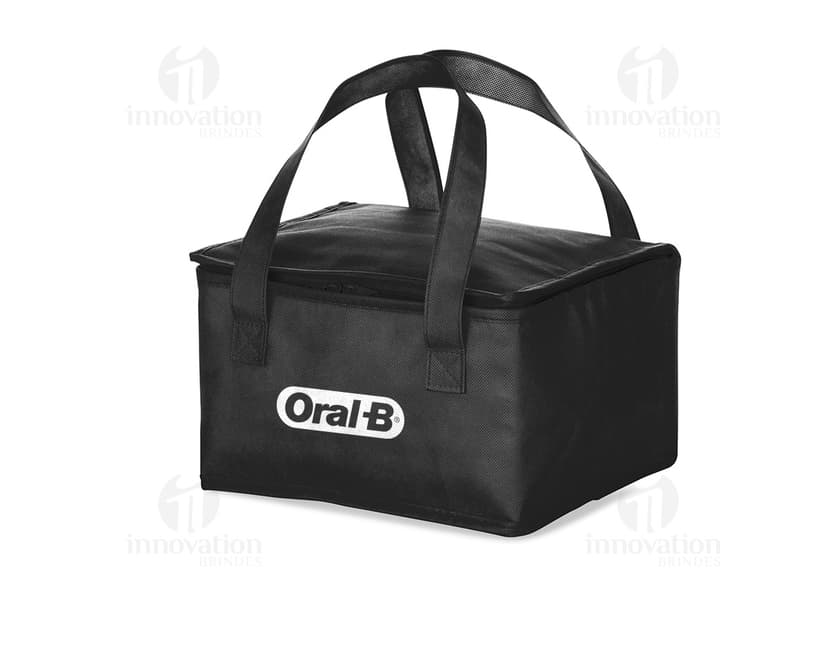 Bolsa térmica TNT 10L manta térmica preta e marrom, com fechamento em zíper, alça de mão e design elegante. Ideal para carregar alimentos ou produtos que precisam de temperatura controlada durante viagens ou compras.