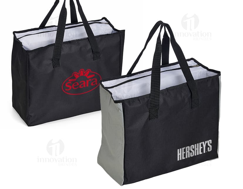 Sacola térmica 25l: a combinação perfeita de estilo e funcionalidade. Com design elegante em couro marrom, essa sacola é ideal para manter seus alimentos e bebidas frescos por mais tempo. Perfeita para compras, viagens ou presentear alguém especial. Adquira já a sua e adicione um toque de glamour ao seu dia a dia!