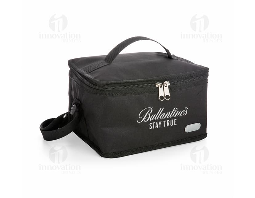 Bolsa térmica 4 litros de luxo em couro sintético, ideal para viagens e passeios. Moderna, elegante e espaçosa, mantém seus alimentos e bebidas frescos por mais tempo. Perfeita para quem busca estilo e praticidade. Adquira já a sua!