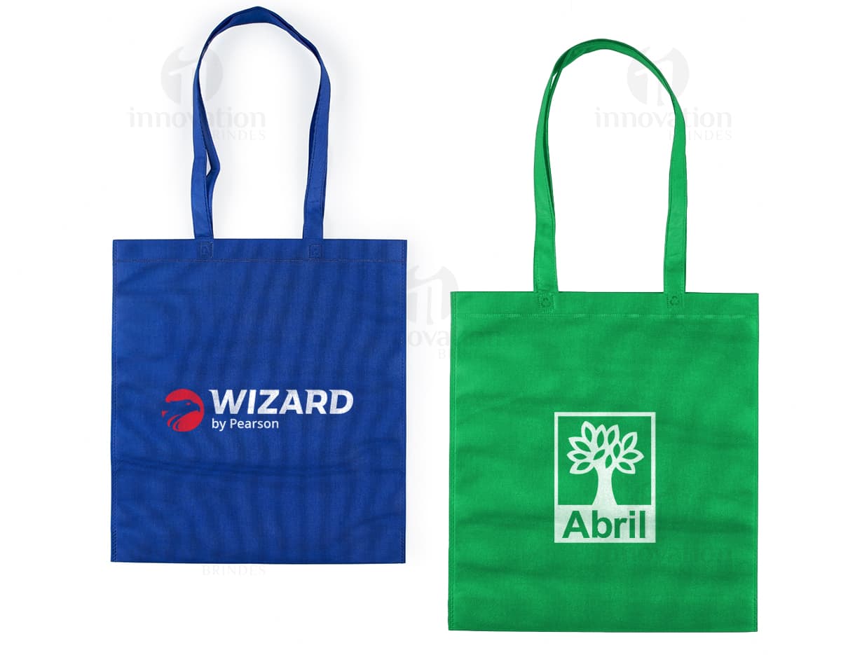 Sacola TNT para compras no varejo, com design fashion e resistente. Ideal para seus brindes e presentes. Aproveite a promoção e compre já a sua!