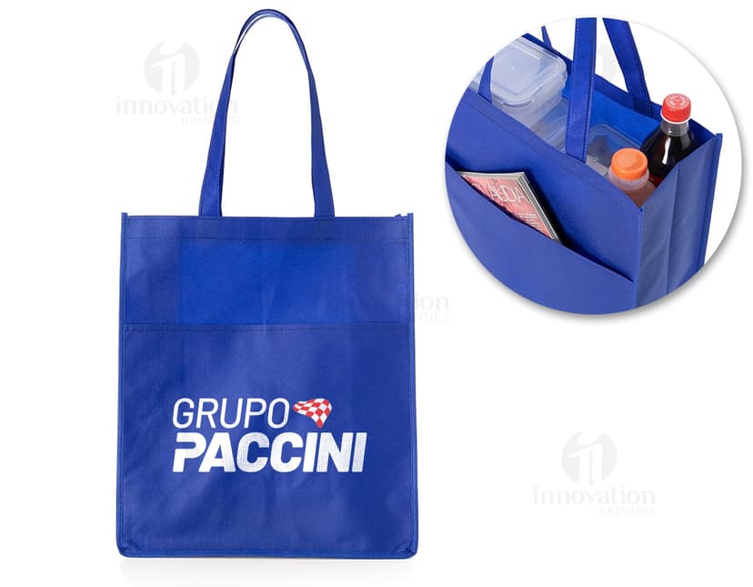 Sacola colorida de tecido TNT com bolso, em tons de rosa e amarelo. Ideal para compras em lojas, presentes e embalagens de produtos. Elegante e moderna, perfeita para celebrar aniversários, feriados e datas especiais.