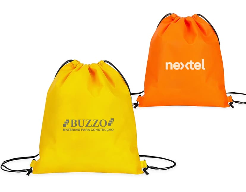 Imagem de uma mochila saco de couro vazia. Perfeita para você levar seus pertences com estilo e elegância. Ideal para negócios e passeios. Confeccionada com materiais de alta qualidade, proporcionando durabilidade e resistência. Adquira já a sua!