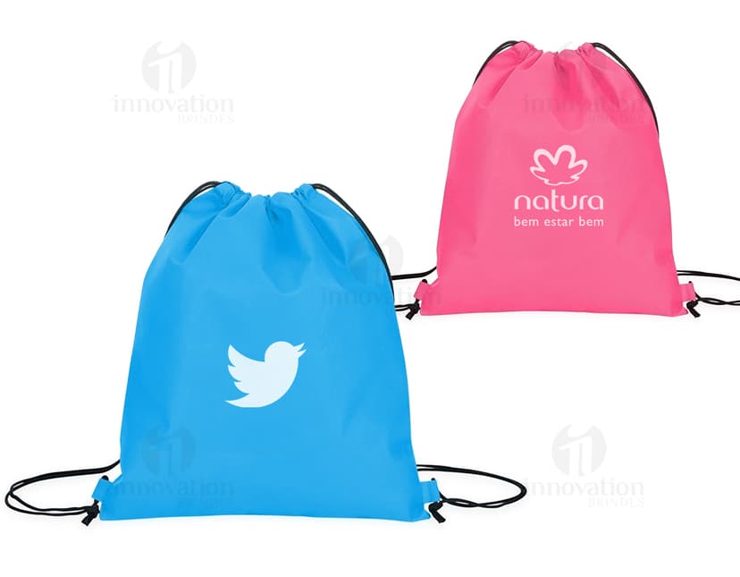 Mochila Saco em couro vertical para negócios. Perfeita para carregar seus pertences com elegância e praticidade. Ideal para o dia a dia no trabalho ou em viagens de negócios. Aproveite!