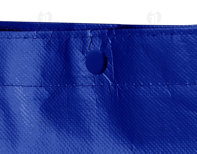 Sacola metalizada de tecido não tecido (TNT) com botão. Textura brilhante e suave, ideal para transporte de objetos. Cor preta e design moderno, com detalhes em metal. Perfeita para quem busca estilo e praticidade no dia a dia.