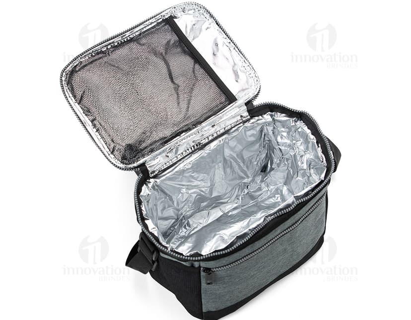 Bolsa térmica 10 litros preta - Ideal para manter seus alimentos e bebidas na temperatura certa. Perfeita para passeios, viagens e momentos ao ar livre. Tecnologia de ponta para garantir praticidade e eficiência. Adquira já a sua!