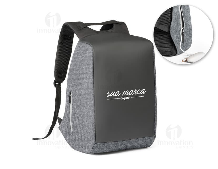 Mochila para notebook em couro preto moderna e prática. Perfeita para viagens a trabalho ou lazer, proporciona segurança e estilo. Compartimento acolchoado para guardar seu equipamento com segurança. Ideal para profissionais modernos. Compre já!