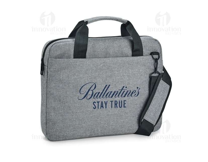 Pasta para notebook de couro elegante e moderna para negócios e viagens. Feita para o homem de negócios bem-sucedido que valoriza praticidade e estilo. Com fecho de zíper e alça para facilitar o transporte. Ideal para armazenar com segurança seu laptop e documentos importantes. Adquira já a sua!
