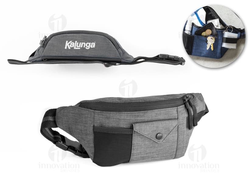 Pochete fashion em couro isolada, ideal para usar de forma casual. Perfeita para shopping e passeios, possui alça ajustável e bolsos modernos. Adquira já a sua pochete em couro de qualidade.