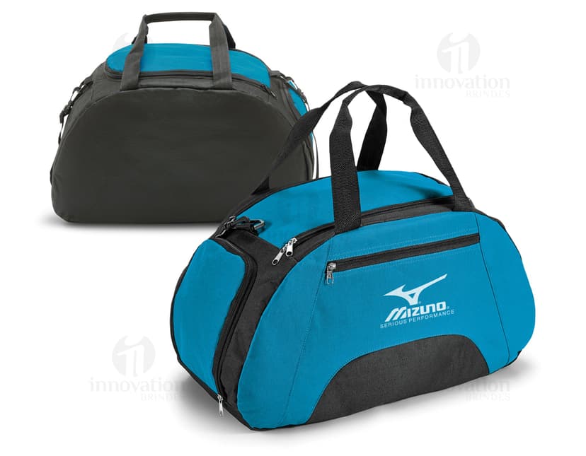 Bolsa esportiva elegante em couro sintético, perfeita para viagens e passeios. Possui alças ajustáveis e fecho de zíper. Moderna, prática e espaçosa, é o acessório ideal para quem busca estilo e funcionalidade. Disponível em diversas cores. Adquira já a sua!