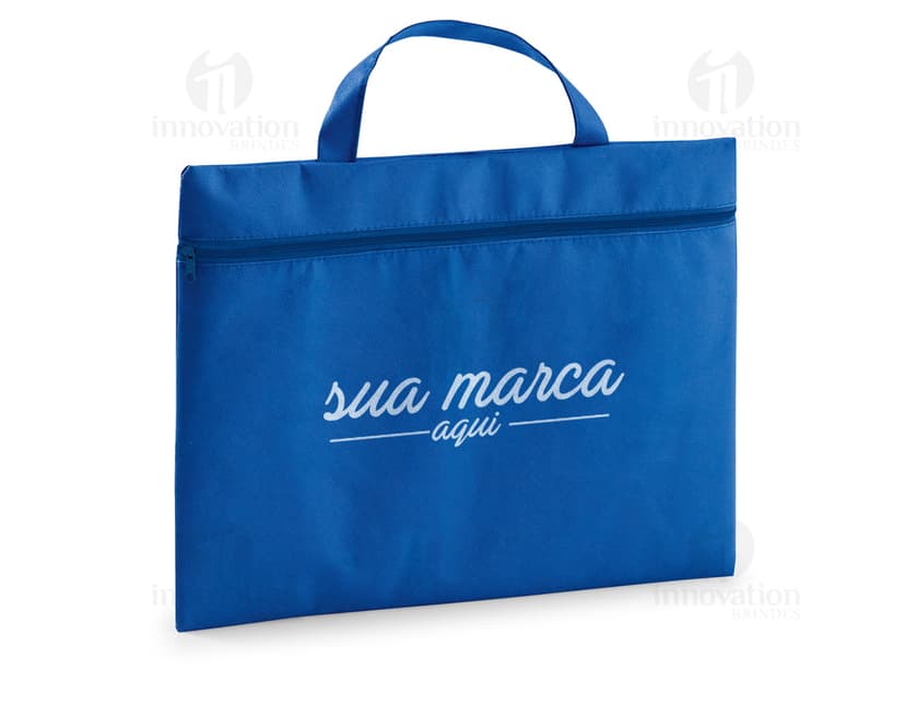Imagem de uma elegante pasta de couro marrom, perfeita para organizar seus documentos e acessórios de forma prática e sofisticada. Ideal para negócios e reuniões profissionais. Adquira a sua agora e impressione! Compre já a sua pasta de couro marrom.