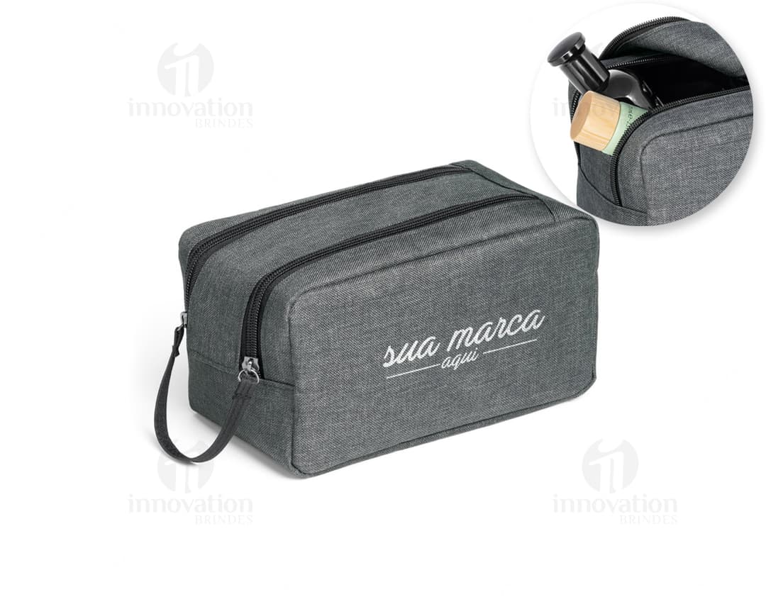 Nécessaire de Couro Clássico para Viagem - Ideal para organizar seus produtos de beleza e higiene pessoal com elegância. Feito em couro de alta qualidade, possui um design moderno e prático. Perfeito para viagens a negócios ou lazer. Adquira já o seu!