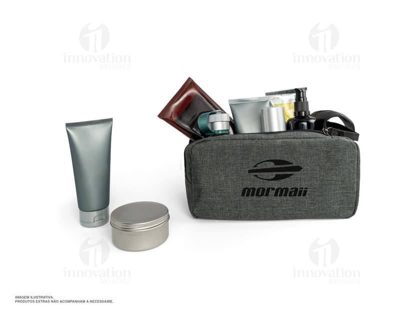 Nécessaire em couro marrom vintage, perfeito para viagens ou uso diário. Este acessório clássico e elegante é ideal para armazenar seus itens de higiene pessoal com estilo. Com design moderno, alça resistente e fecho seguro, é o companheiro perfeito para quem valoriza qualidade e praticidade. Adquira já o seu!