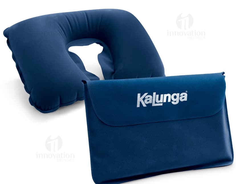 Almofada de Pescoço em Couro Preto: estilo e elegância para suas viagens de negócios. Feita com material de alta qualidade, ideal para armazenar dinheiro e objetos pessoais com segurança. Adquira já a sua e garanta conforto e sofisticação em suas viagens!