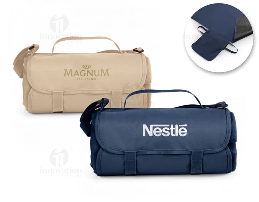 Manta tecido polar preta com alça ajustável, moderna e confortável. Ideal para viagens, lazer ou trabalho, proporcionando elegância e praticidade. Acessório de alta qualidade, feito de couro e metal, com design elegante e tecnológico. Perfeito para armazenar eletrônicos e outros objetos pessoais.