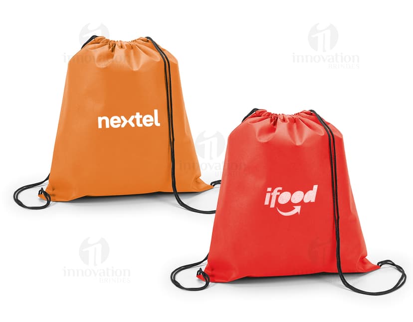Mochila saco de couro luxuosa e elegante para ser sua companheira fashion em todas as ocasiões. Ideal para compras, viagens ou uso casual. Com alça resistente e design exclusivo, essa peça brilhante é o acessório perfeito para quem busca sofisticação e praticidade. Aproveite nossa promoção de venda e garanta já a sua!
