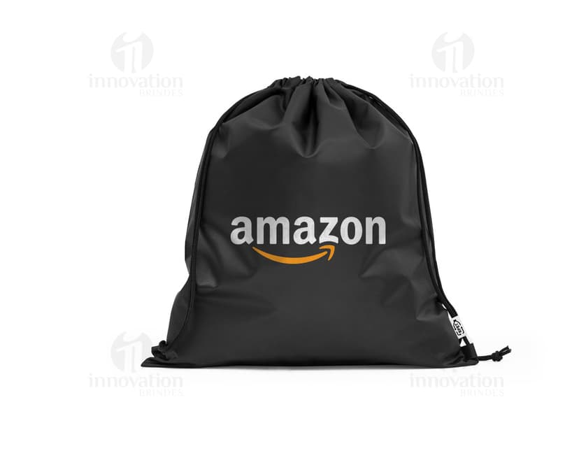 Sacola mochila feita de material rPET 190T, com alças de 40 cm de comprimento.