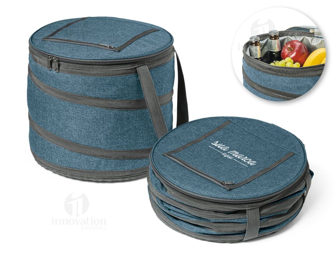 Bolsa Térmica de Couro Vintage - Ideal para manter sua refeição fresca durante o dia de trabalho. Feita em couro de alta qualidade, ideal para seu estilo de vida mais tradicional. Perfeita para levar para reuniões de negócios ou para um dia de compras. Mantenha seus alimentos frescos e sua aparência estilosa com essa bolsa térmica exclusiva. Adquira já a sua e garanta praticidade e elegância onde quer que você vá.