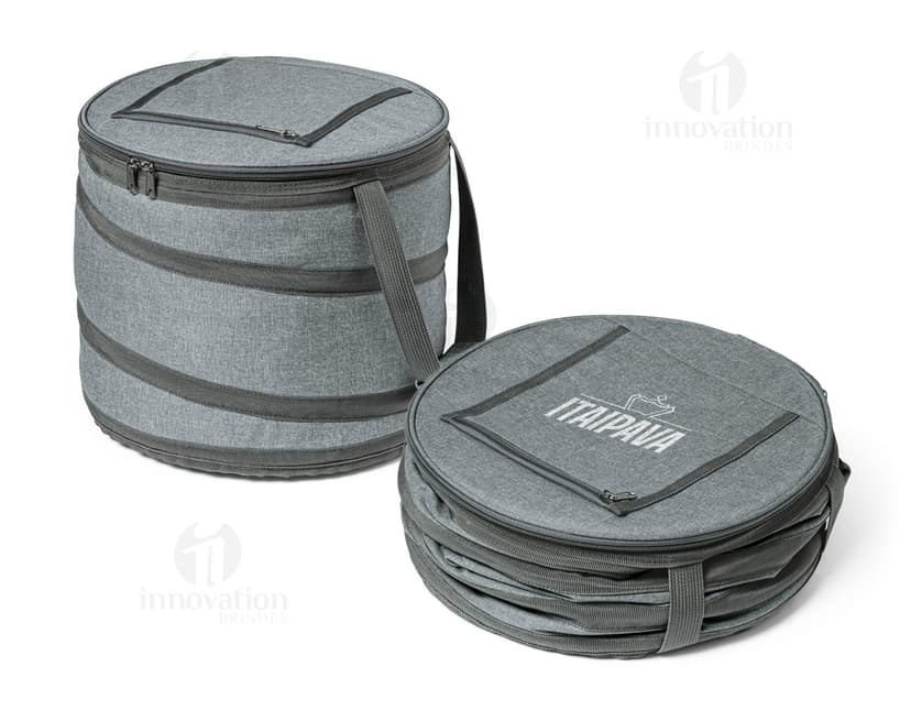 Bolsa térmica de couro vintage - perfeita para transportar seus alimentos com estilo e sofisticação. Mantenha seus itens refrigerados ou quentes por mais tempo, seja para um piquenique em família ou para o dia a dia no trabalho. Adquira já a sua!