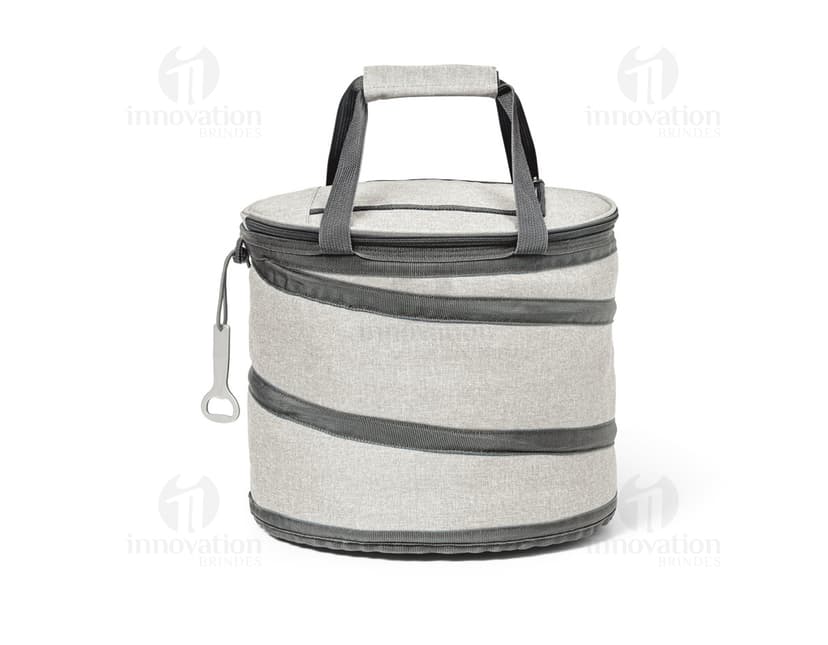 Bolsa térmica de luxo em couro para manter seus alimentos frescos por mais tempo. Perfeita para picnics, viagens ou passeios. Estilo, elegância e praticidade em um só produto. Mantenha sua comida favorita sempre na temperatura ideal. Ideal para quem busca sofisticação e qualidade. Compre já a sua bolsa térmica e leve mais praticidade para o seu dia a dia!