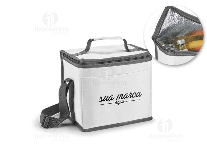 Bolsa térmica quadrada em alumínio com design elegante e alça resistente. Perfeita para armazenar e transportar alimentos e bebidas de forma segura e prática. Ideal para manter a temperatura dos alimentos por mais tempo. Uma opção sustentável e prática para o seu dia a dia. Escolha a praticidade e a sofisticação da bolsa térmica para te acompanhar em todos os momentos.