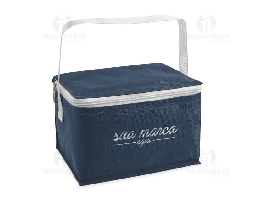 Bolsa térmica de design retro, ideal para armazenar seus alimentos e bebidas com estilo. Feita em couro sintético de alta qualidade, possui alça para transporte e amplo espaço interno. Perfeita para manter seus itens refrigerados por mais tempo. Adquira já a sua!

Alt: Bolsa térmica de design retro em couro sintético de alta qualidade. Ideal para armazenar alimentos e bebidas com estilo. Alça para transporte e amplo espaço interno.