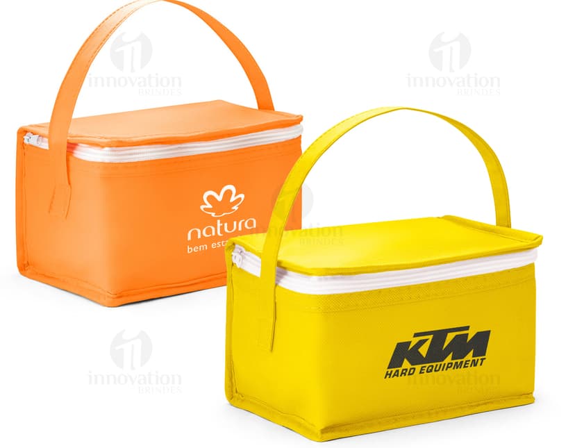 Bolsa térmica em couro elegante e resistente, perfeita para transportar seus alimentos com praticidade. Ideal para manter a temperatura dos alimentos por mais tempo. Adquira já a sua e tenha mais comodidade no seu dia a dia!