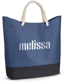 Sacola de praia feita de couro marrom com zíper, alça e design moderno e elegante. Ideal para compras, presentes ou para levar para a praia.
