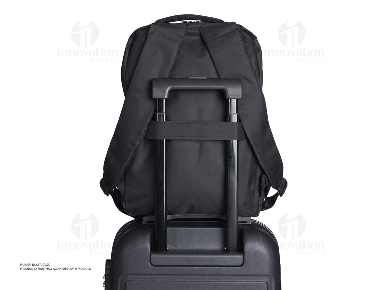 Mochila para notebook em couro preto, ideal para viagens de negócios e trabalho. Com design moderno, espaçoso e elegante, perfeita para o homem executivo. Compartimento acolchoado, alças confortáveis e fecho em zíper. Leve seu escritório para onde for.