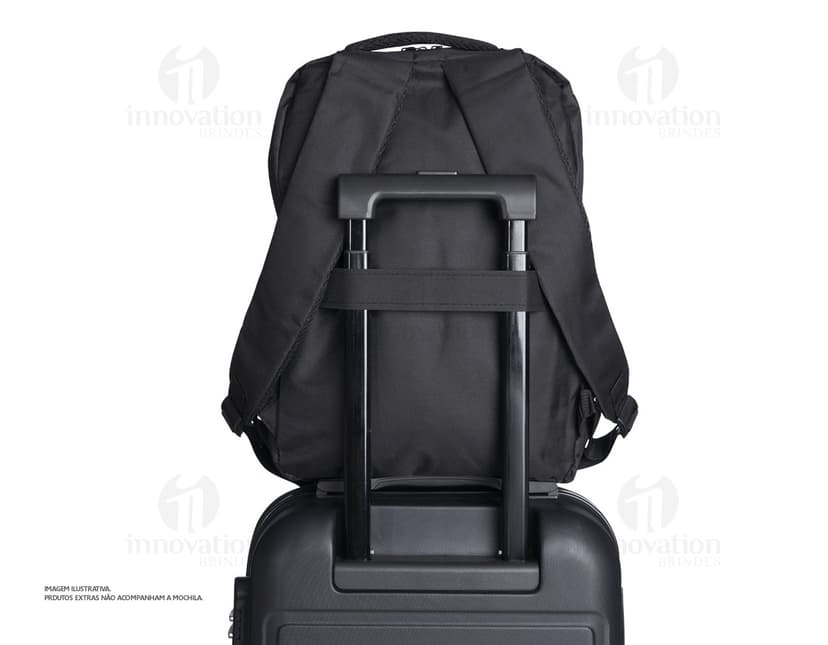 Mochila para notebook em couro preto, ideal para viagens de negócios e trabalho. Com design moderno, espaçoso e elegante, perfeita para o homem executivo. Compartimento acolchoado, alças confortáveis e fecho em zíper. Leve seu escritório para onde for.